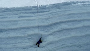 Measuring snow and firn layers at Suyuparina glacier. Photo: Christian Huggel